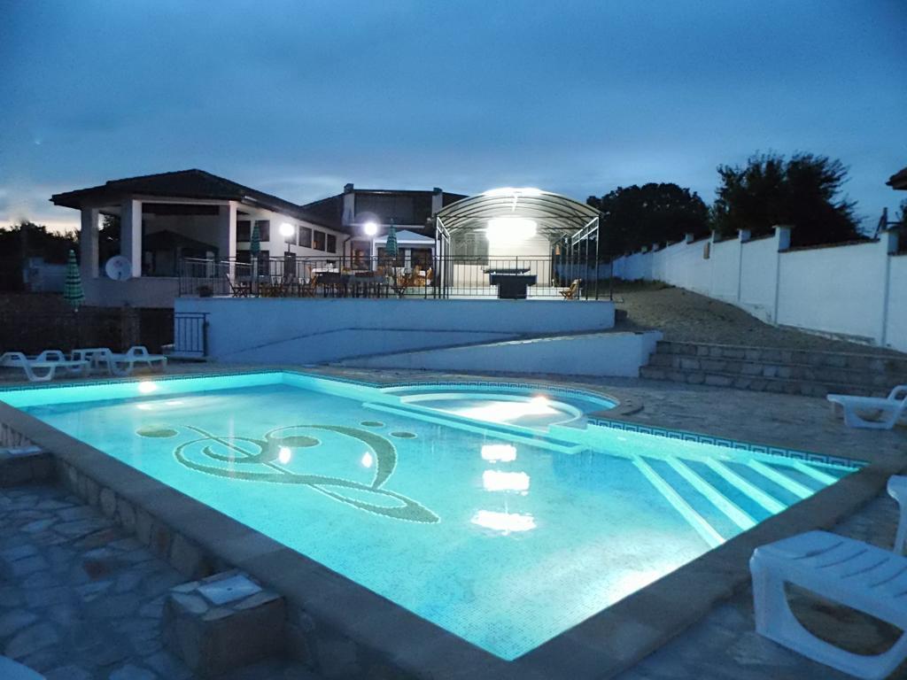 Villa Topola Luaran gambar