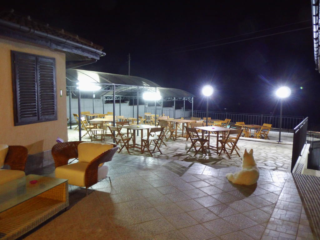 Villa Topola Luaran gambar
